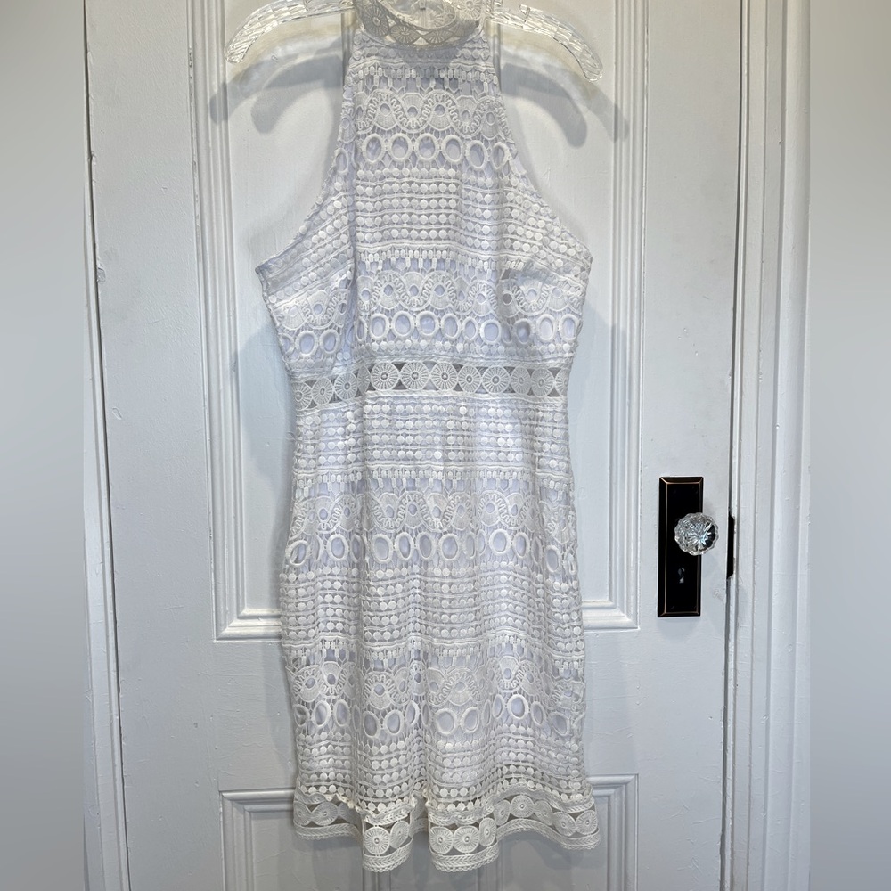 NWOT YOINS White Lace Sleeveless Lined Halter Back Zip Midi Dress - Size L